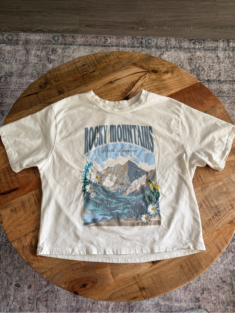 Vintage style Organic Collective Rocky Mountain Graphic Tee Crop Small Shirt